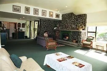Airport Motel @ Rainbow Point Motel تاوبو