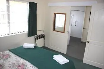 Airport Motel @ Rainbow Point Motel تاوبو فندق