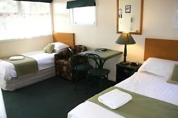 Airport Motel @ Rainbow Point Motel تاوبو 2*,