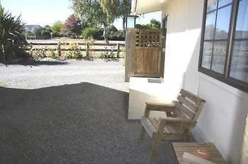 Airport Motel @ Rainbow Point Motel تاوبو