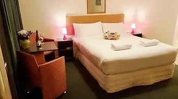 فندق Airport Motel @ Rainbow Point Motel تاوبو