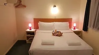 Airport Motel @ Rainbow Point Motel تاوبو فندق