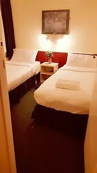 Airport Motel @ Rainbow Point Motel تاوبو